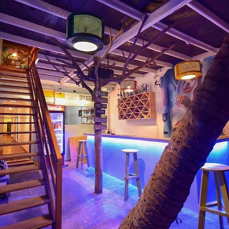 Отель Palm Leaf Surf Cafe Галле Экстерьер фото