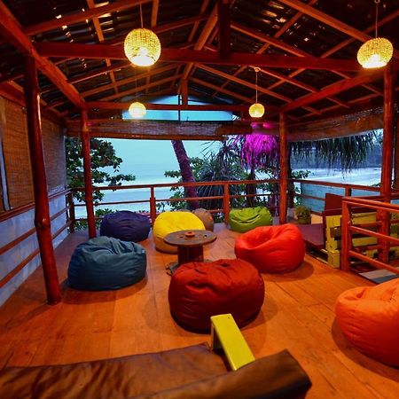 Отель Palm Leaf Surf Cafe Галле Экстерьер фото