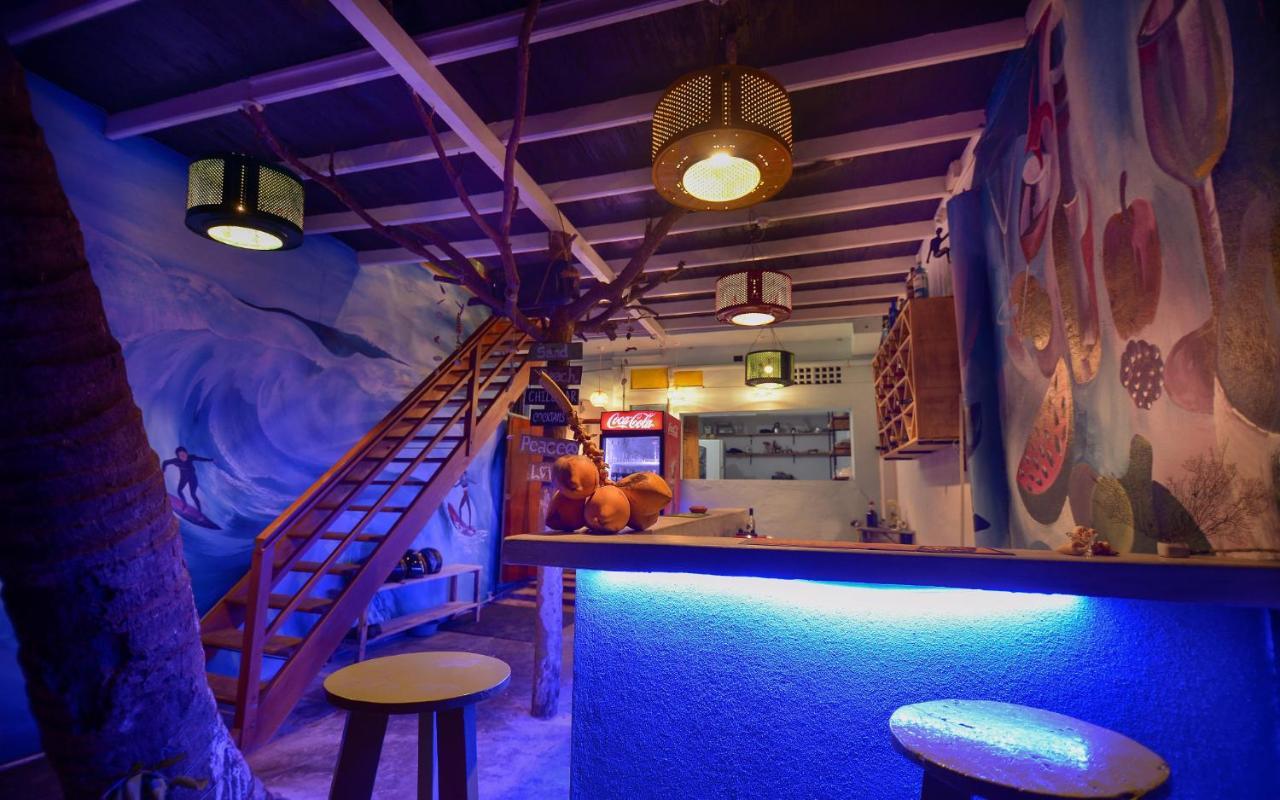 Отель Palm Leaf Surf Cafe Галле Экстерьер фото