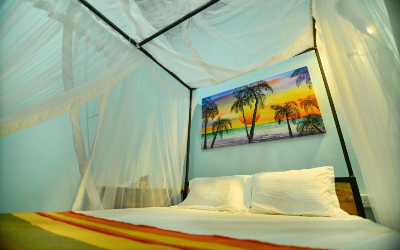 Отель Palm Leaf Surf Cafe Галле Экстерьер фото