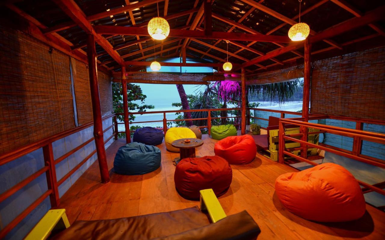 Отель Palm Leaf Surf Cafe Галле Экстерьер фото