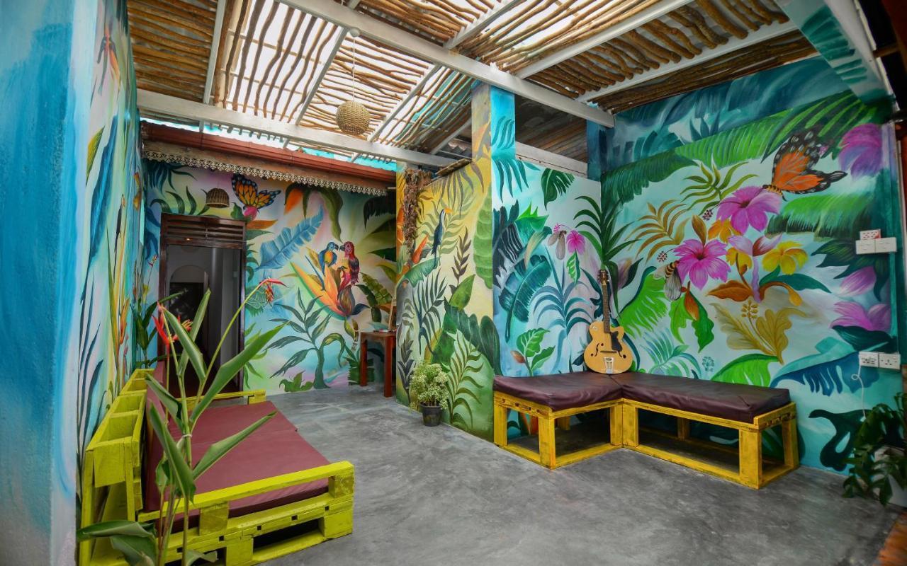 Отель Palm Leaf Surf Cafe Галле Экстерьер фото