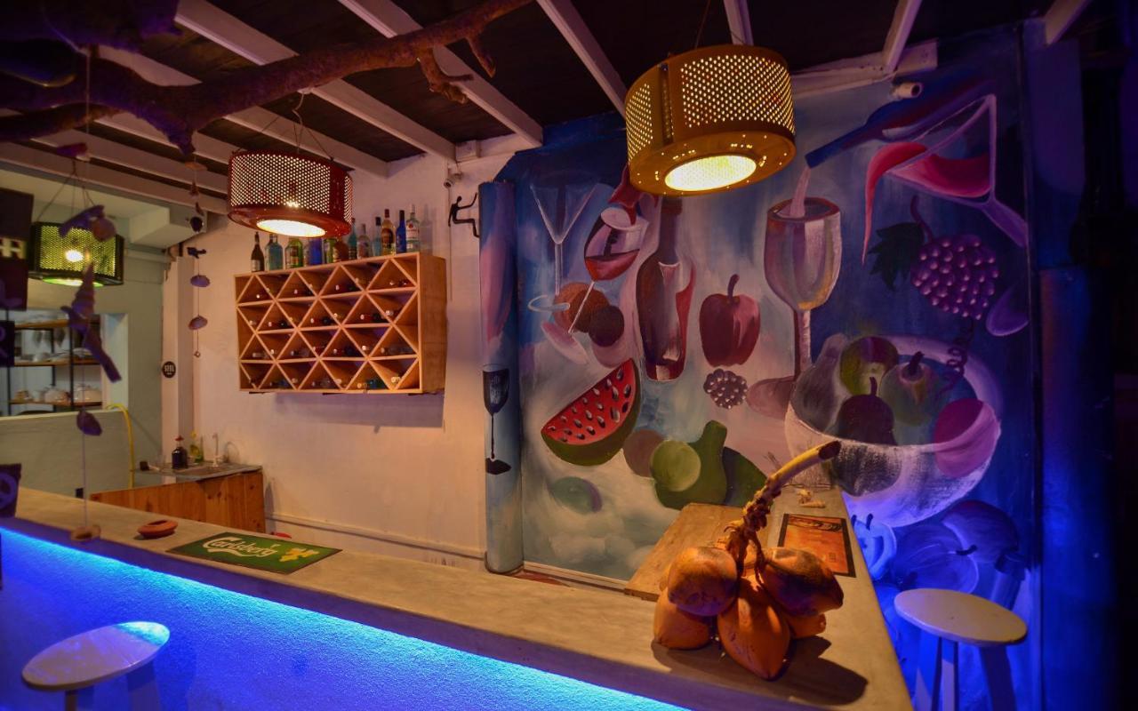 Отель Palm Leaf Surf Cafe Галле Экстерьер фото