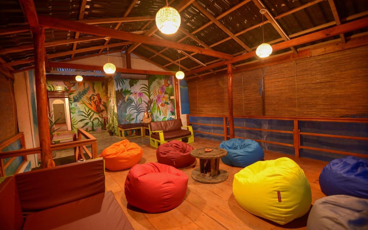 Отель Palm Leaf Surf Cafe Галле Экстерьер фото